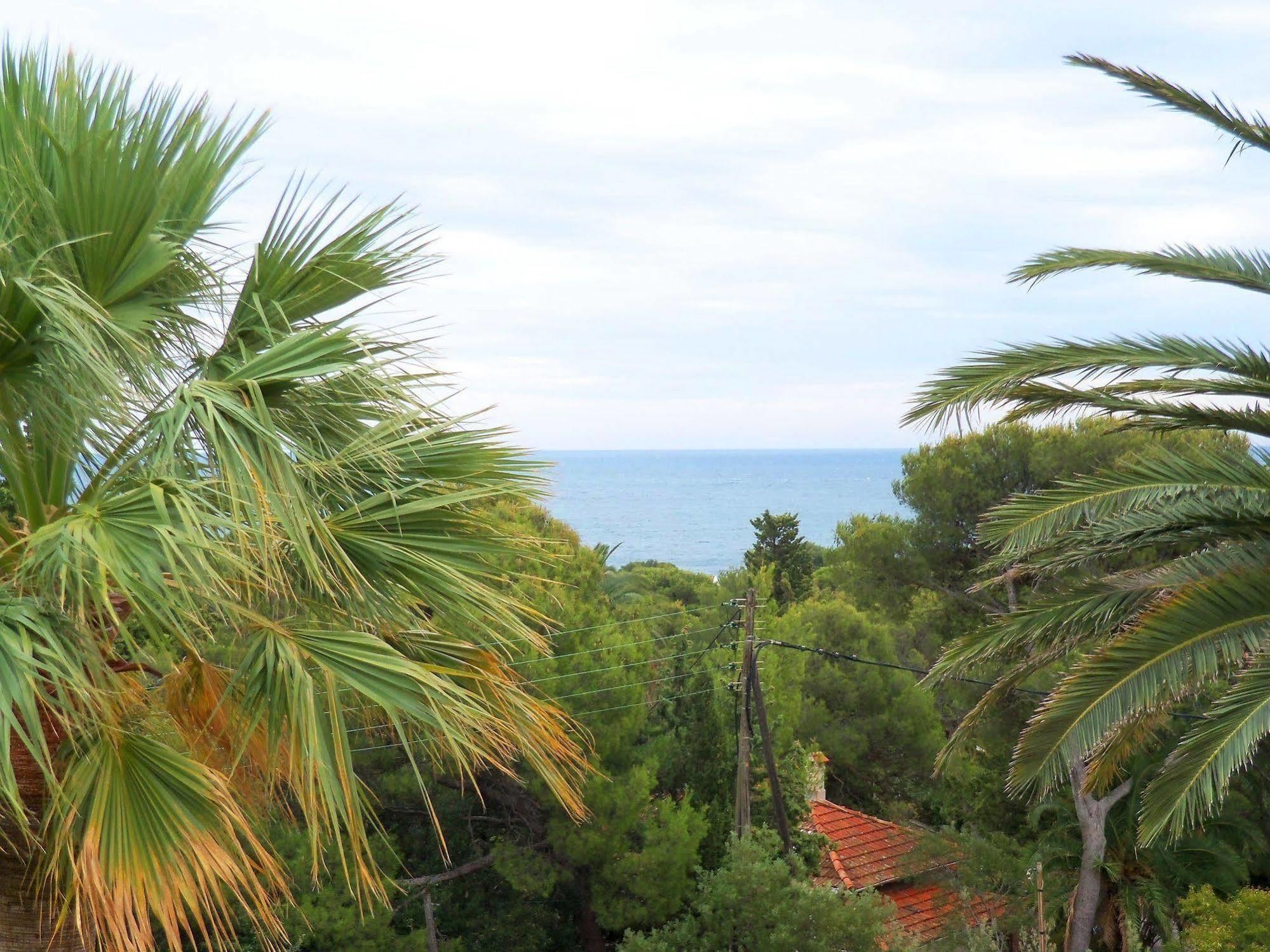 Hotel Et Studios Les Amandiers Saint-Raphaël Eksteriør billede