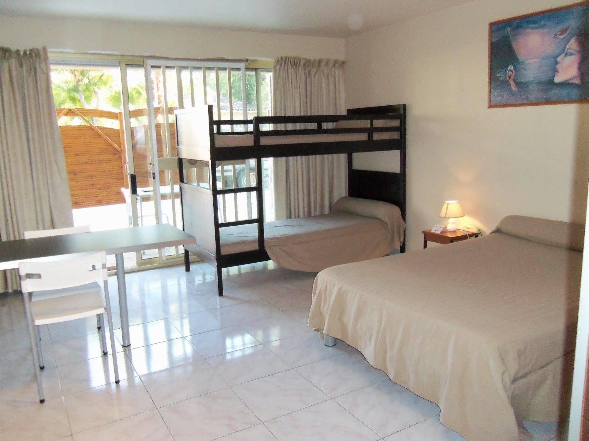 Hotel Et Studios Les Amandiers Saint-Raphaël Eksteriør billede